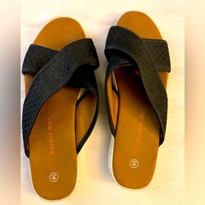 Bernie Mev BM Black Woven Criss Cross Straps Slide Sandals Women's US 9.5 EUR 40